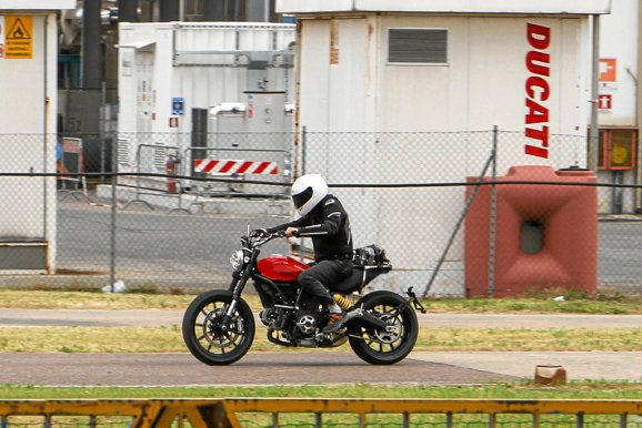 009_Ducati Scrambler Erlkoenig 2015.3290134.jpg.3290160.jpg