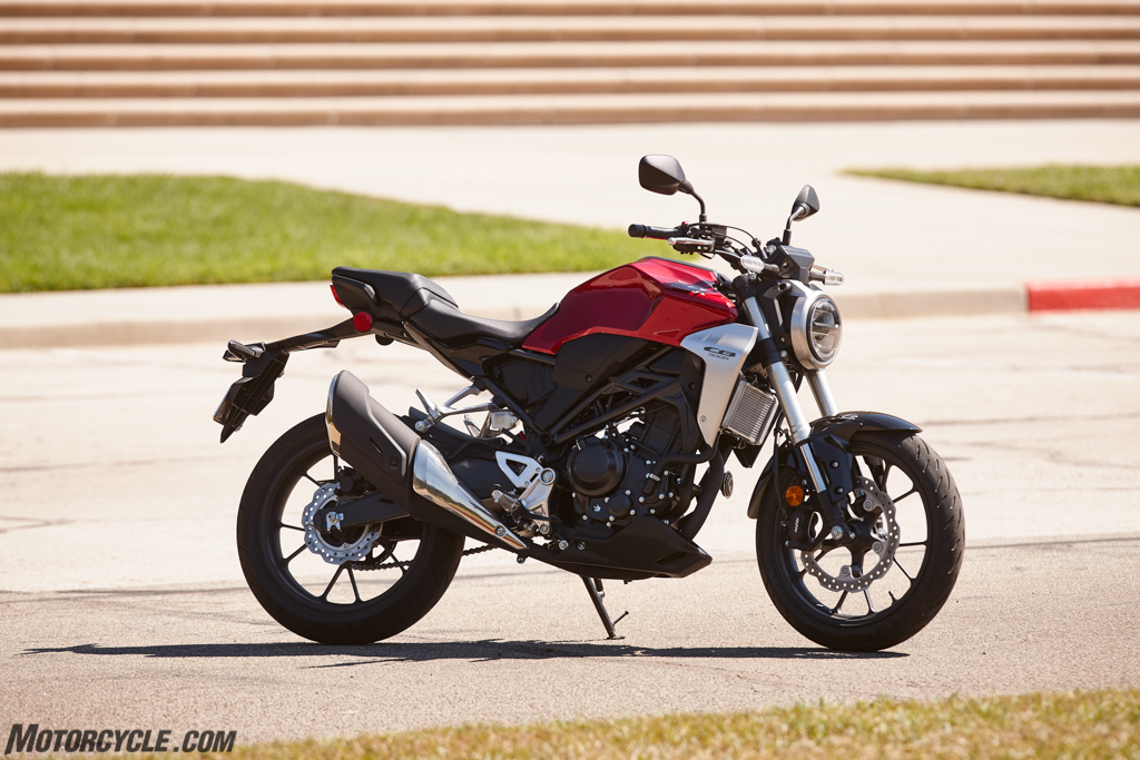 19-Honda-CB300R_beauty_3.jpg