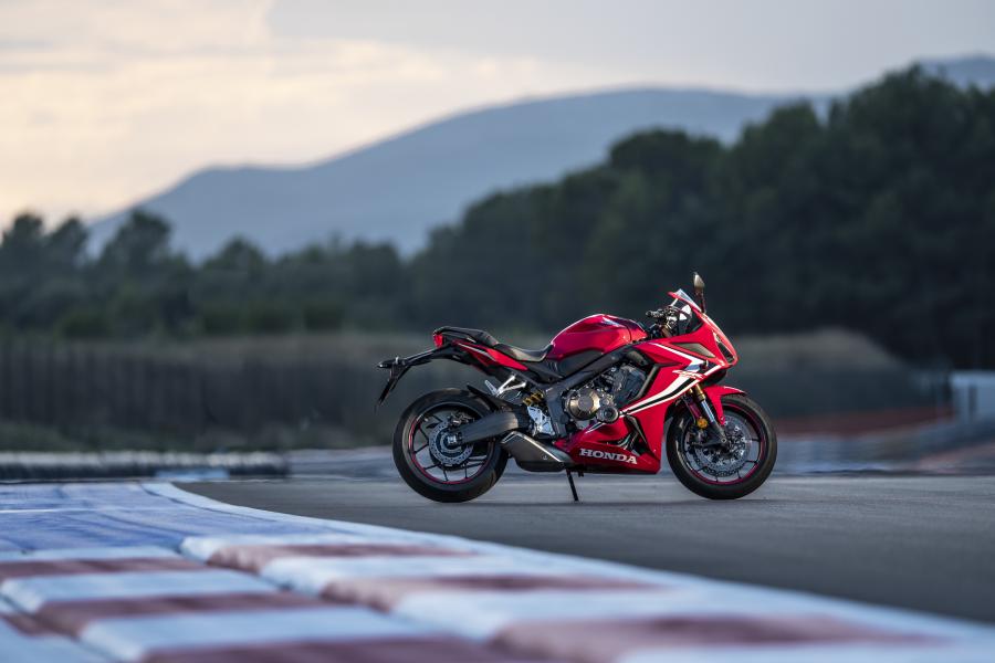 19YM_CBR650R_7716.jpg
