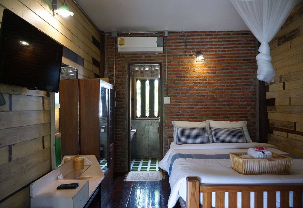 room1.jpg