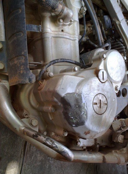 holin crank case fixed with epoxy.jpg holin crank case fixed with epoxy.jpg