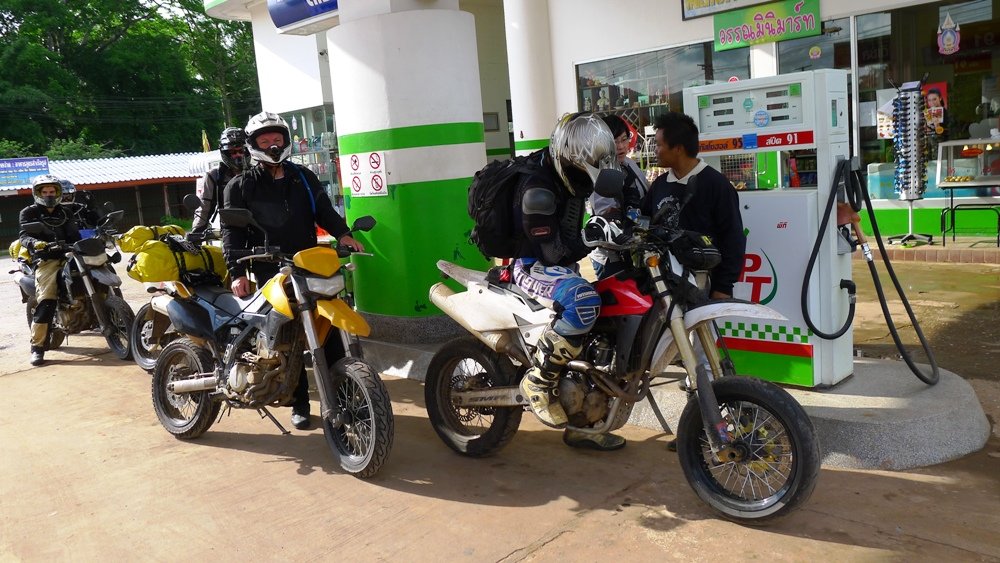 getting fuel.jpg