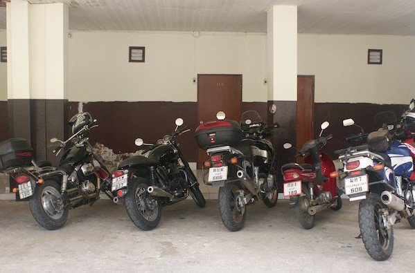phayao hotel parking.jpg phayao hotel parking.jpg