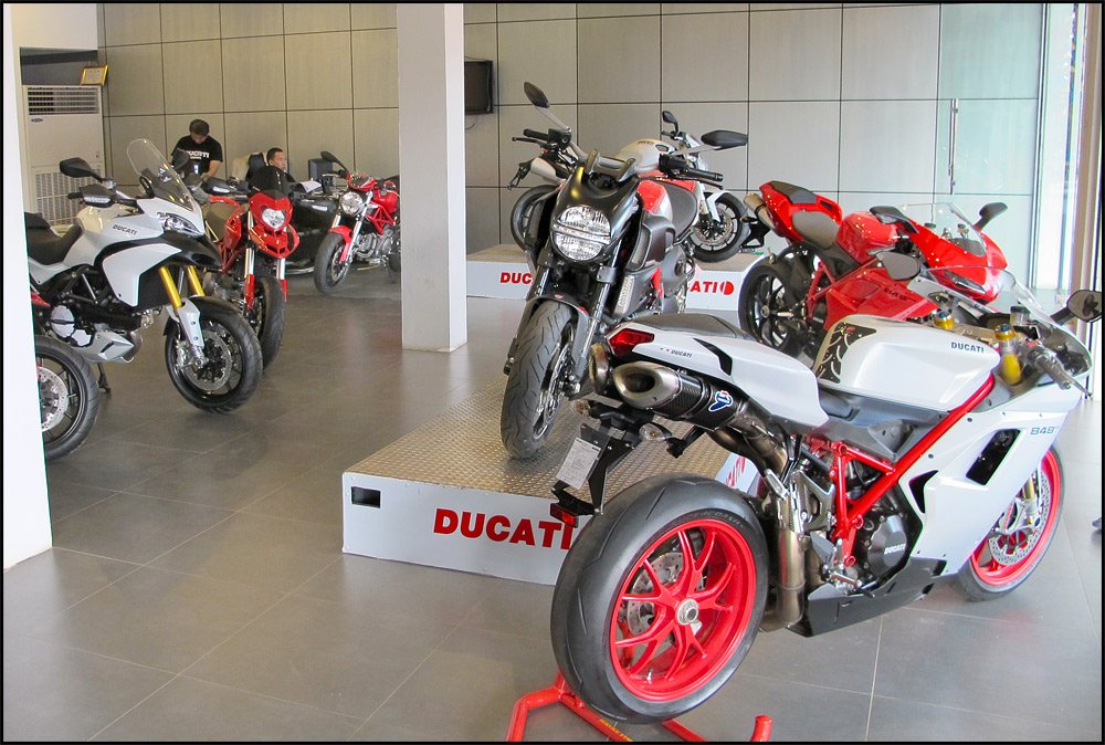 dukeshowroom.jpg dukeshowroom.jpg