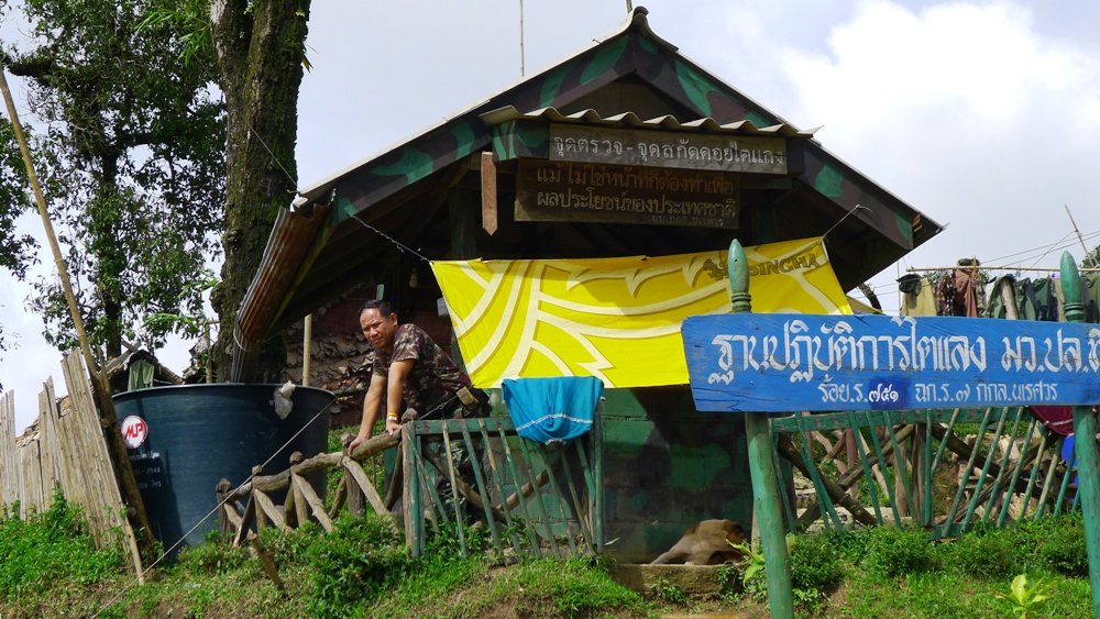 a1 army officer at checkpoint.jpg