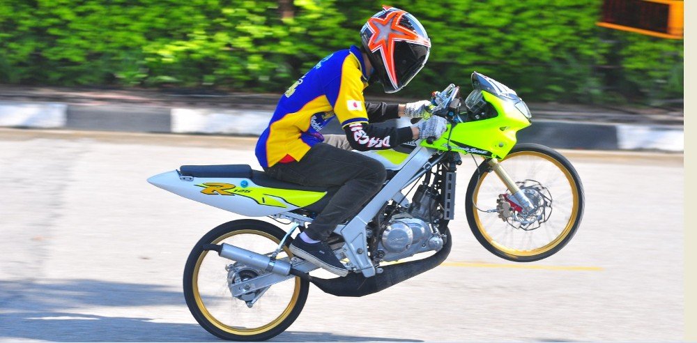 drag 3 wheelie.jpg