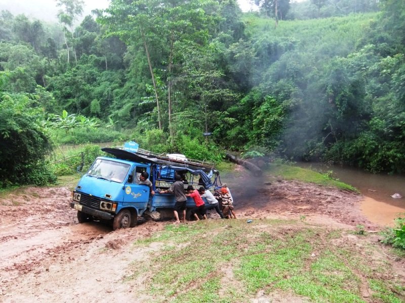 k42 truck stuck.jpg