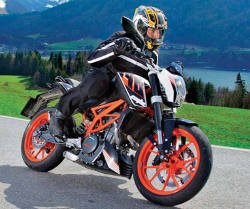 KTM-390-Duke_High-Revving-Performance_1.jpg