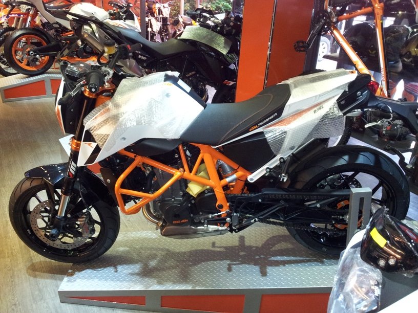 Duke 690 R KTM Cambo-1 20130530.jpg