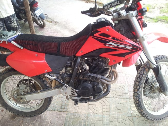 XR400M RH side.jpg