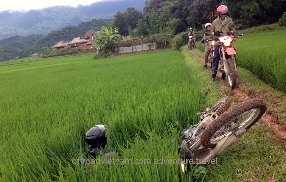 dirtbikingtourvietnam2.jpg