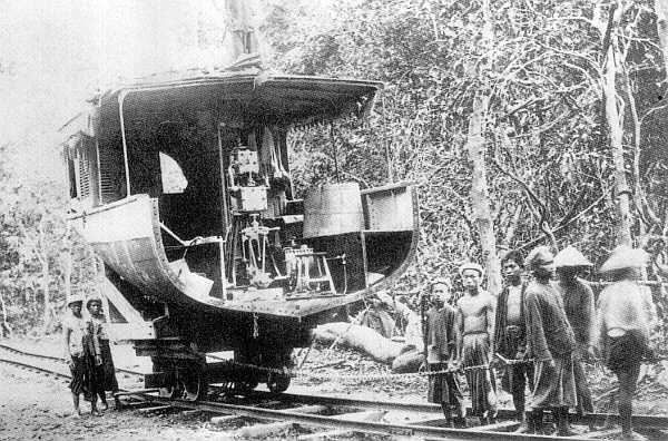 Transport of rear part of the Ham Luong.png Transport of rear part of the Ham Luong.png