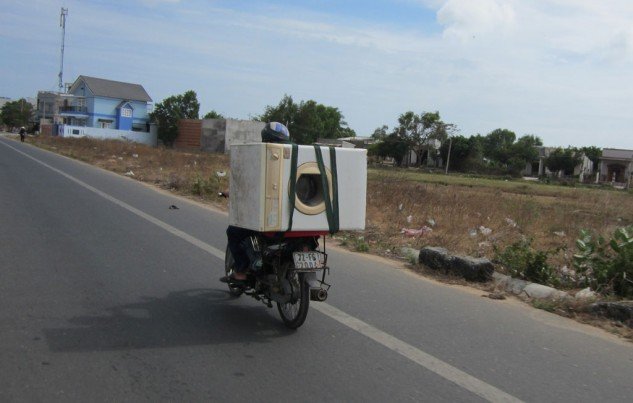 Vietnam-Motorcycling-Washing-Machine-Biker-633x403.jpg