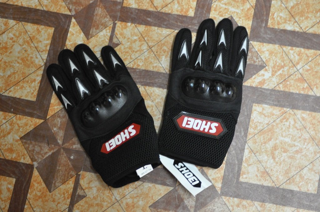 gloves.jpg gloves.jpg
