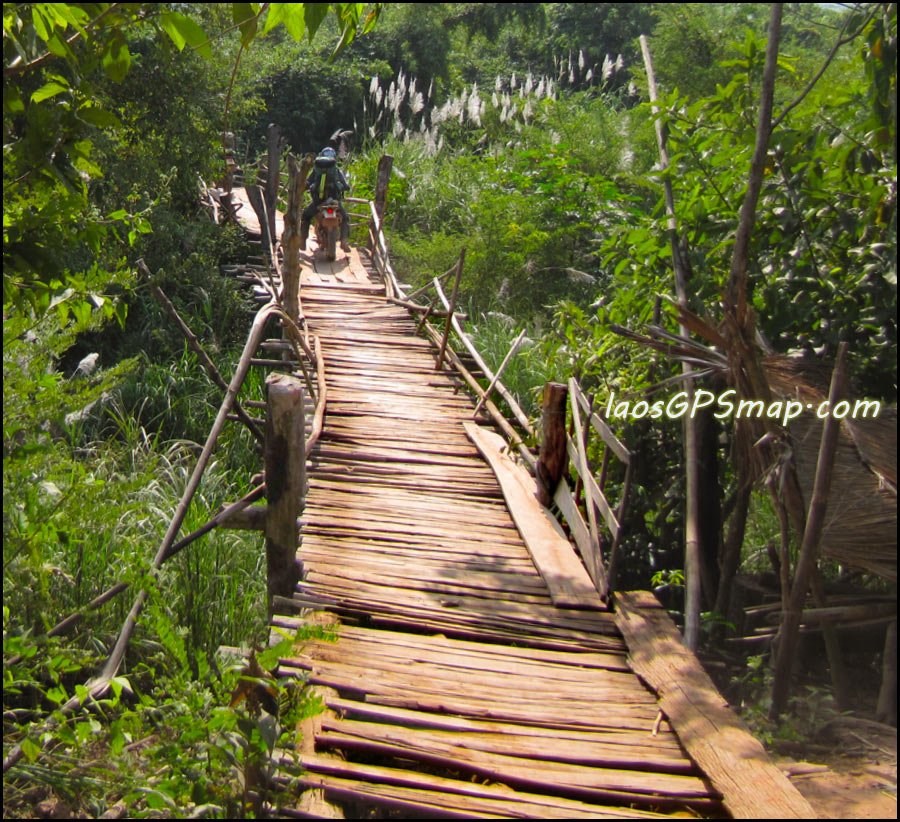 Nam-Pouy-wood-bridge.jpg