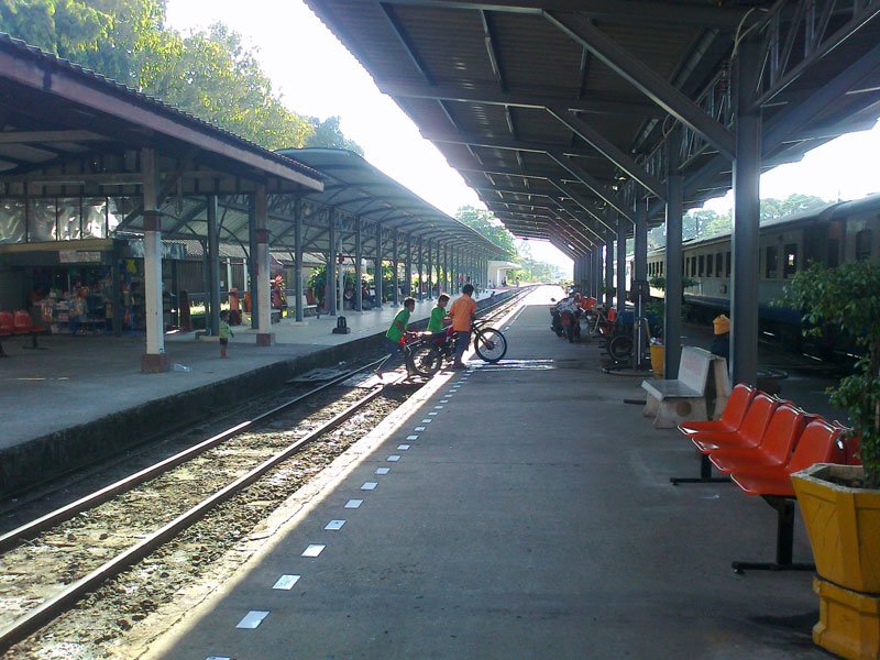 day5ubontrain.jpg day5ubontrain.jpg