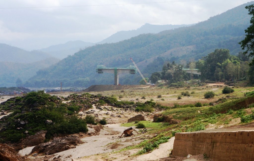 ban pakhon new bridge crossing.JPG