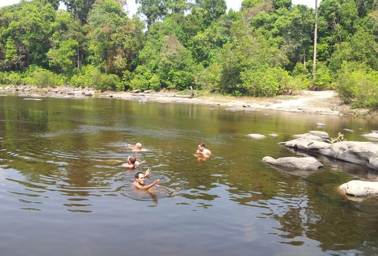 Swimming rocky river crossing 20140218.jpg