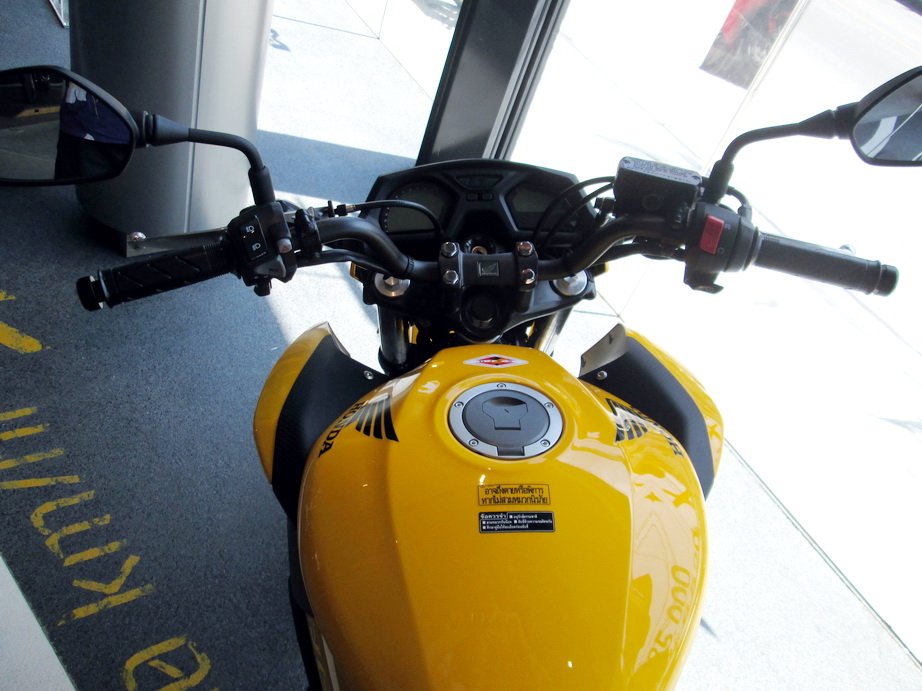 CB650F yellow 4.jpg