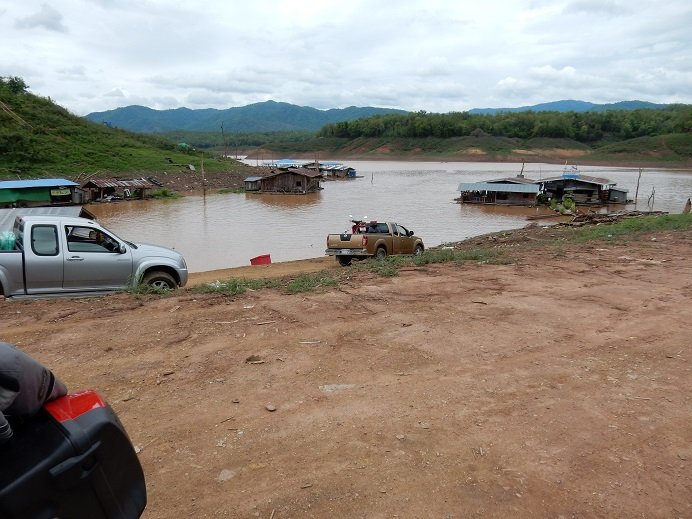 ferry loading.jpg ferry loading.jpg