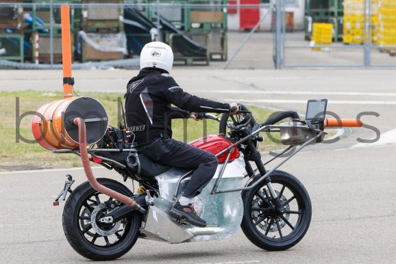 080_Ducati Scrambler Erlkoenig 2015.jpg.3290064.jpg