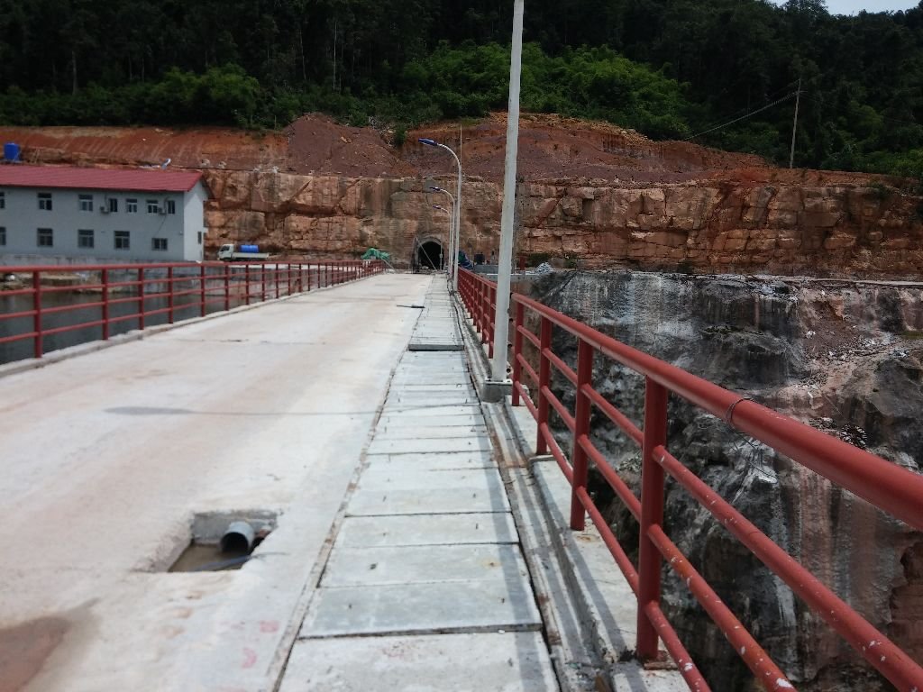 dam2.jpg dam2.jpg