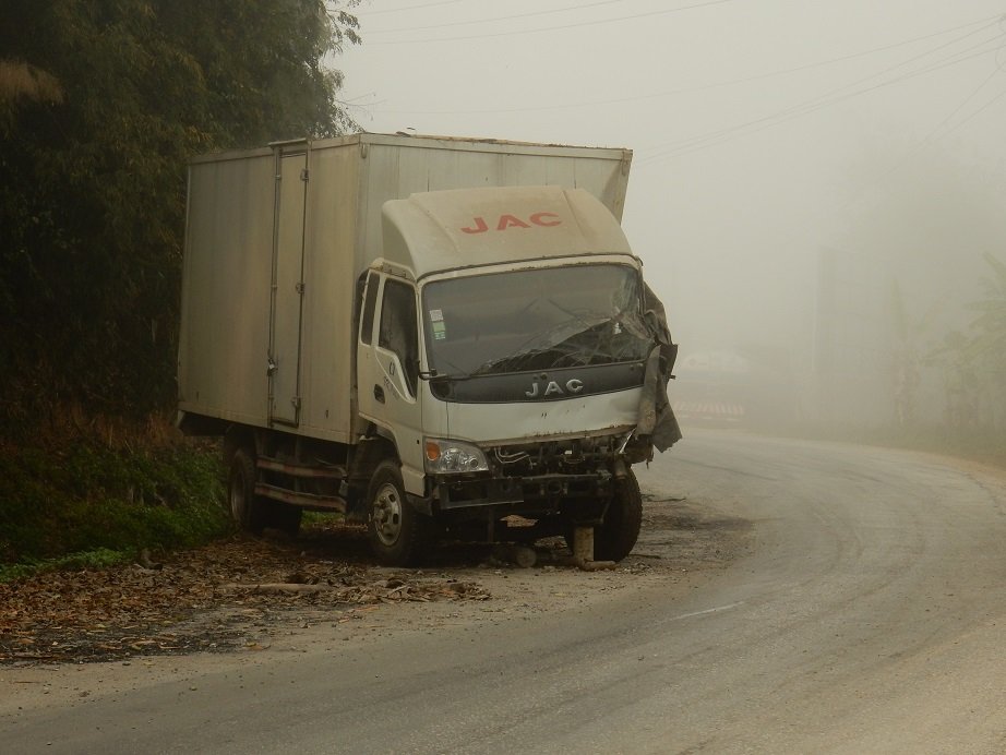 truck wreck.JPG truck wreck.JPG