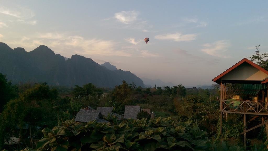 vang vien balloons.jpg vang vien balloons.jpg