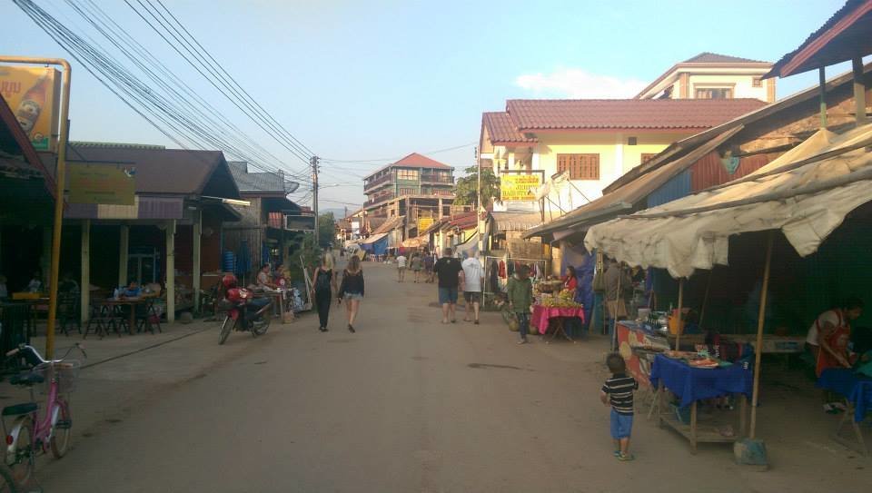 Vang Vien high street.jpg Vang Vien high street.jpg