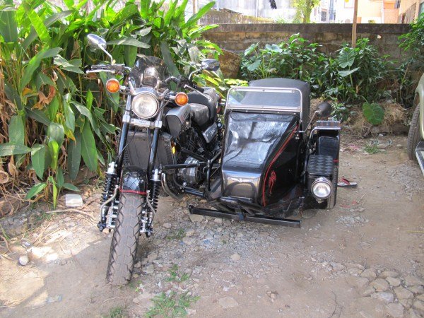 Sauerborn\'s V-Max sidecar outfit, equiped to hunt Tiger. (600 x 450).jpg