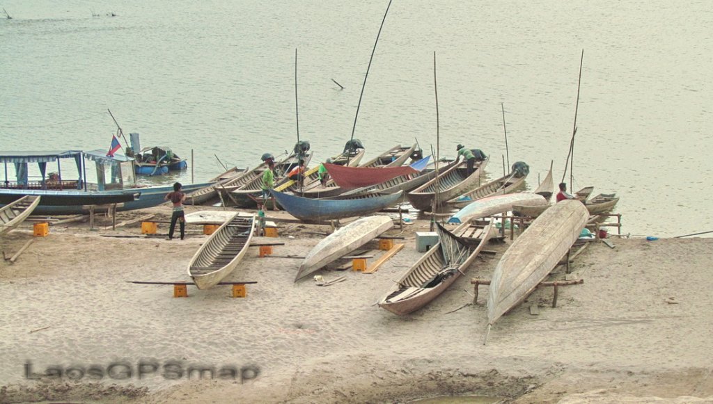 Mekong boats.jpg