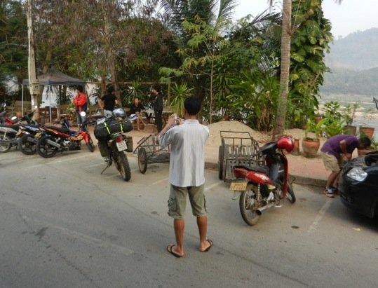 Police investigate attempted motorcycle theft in Laung Prabang.jpeg Police investigate attempted motorcycle theft in Laung Prabang.jpeg