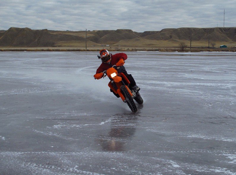 KTM 525 on ice.jpg KTM 525 on ice.jpg