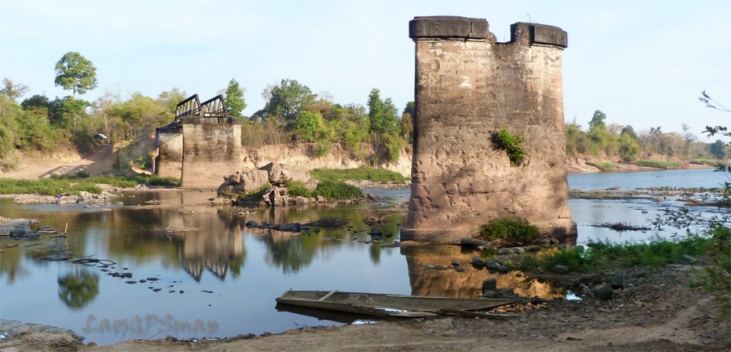 Xe-Don-destroyed-bridge1.jpg