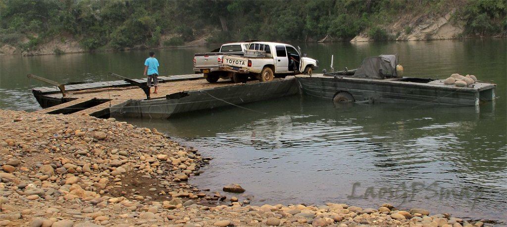 Xekong-Chinese-ferry.jpg