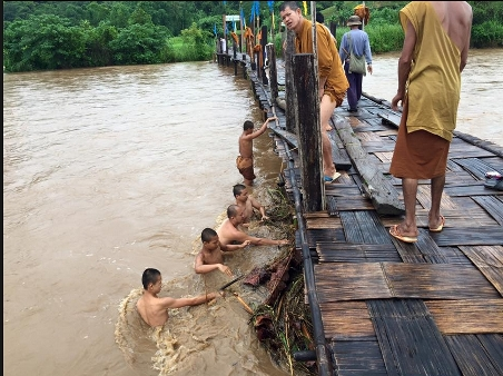 Su Tong Pae Bridge in August 2015.png