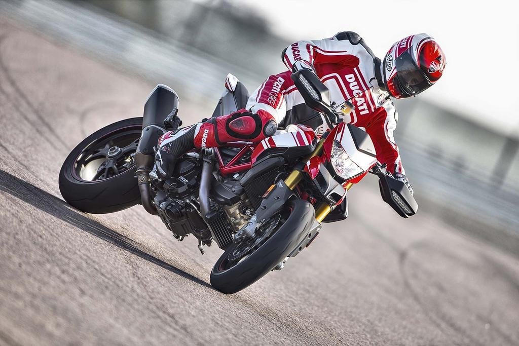 2016-Ducati-Hypermotard-939-SP-03.jpg