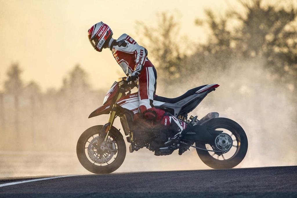 2016-Ducati-Hypermotard-939-SP-48.jpg