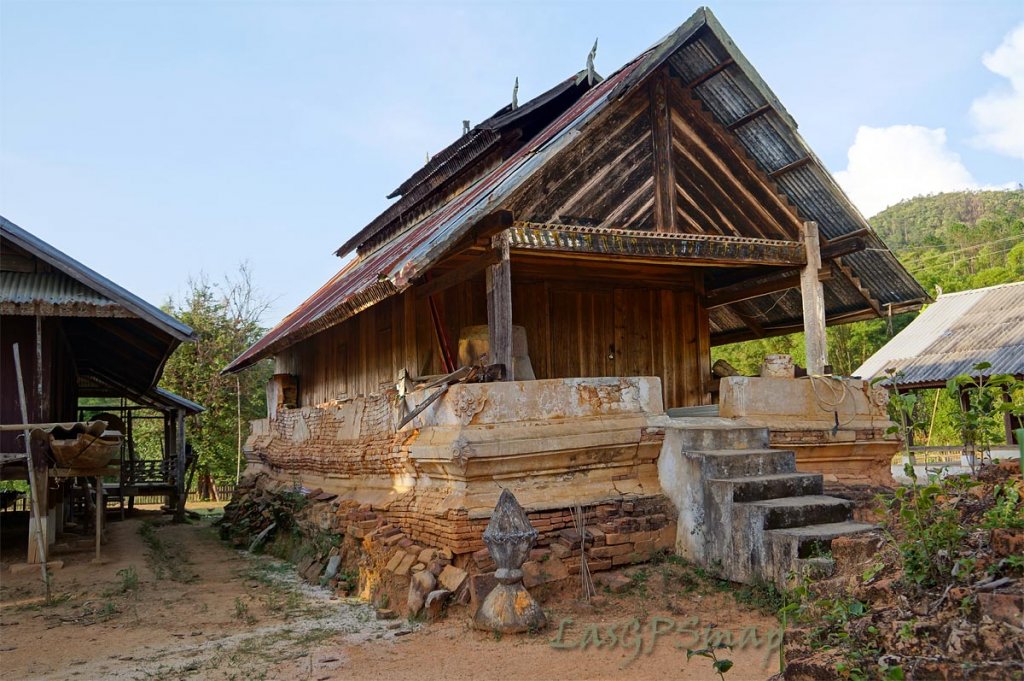 old-muang-souy-wat.jpg