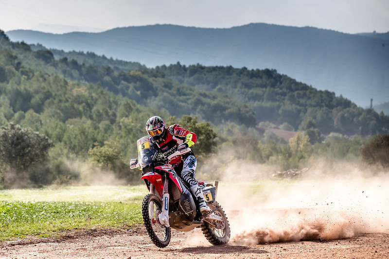 dakar-honda-team-presentation-2017-5-monster-energy-honda-team-joan-barreda.jpg