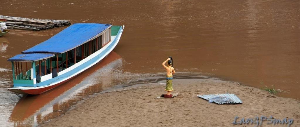 beach-boat.jpg