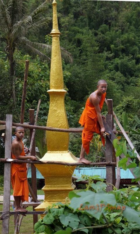 monk-stupa.jpg monk-stupa.jpg