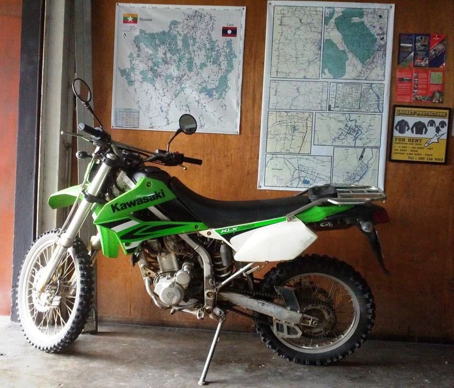 Lan at C&P one Kawasaki left - 80,000 might buy it | Ride Asia Motorcycle Forums