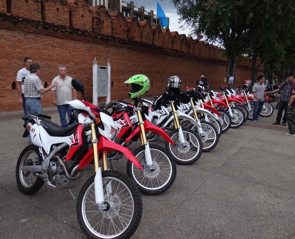 8810d1345350917-crf-chiang-mai-honda-crf-club-meeting-cnx-saturday-evenings-dsc03461.jpg 8810d1345350917-crf-chiang-mai-honda-crf-club-meeting-cnx-saturday-evenings-dsc03461.jpg