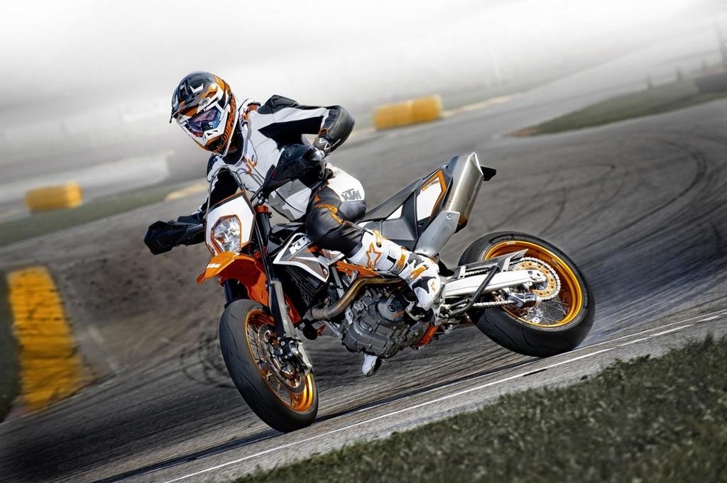 big_KTM_690_SMCR_2012_01.jpg