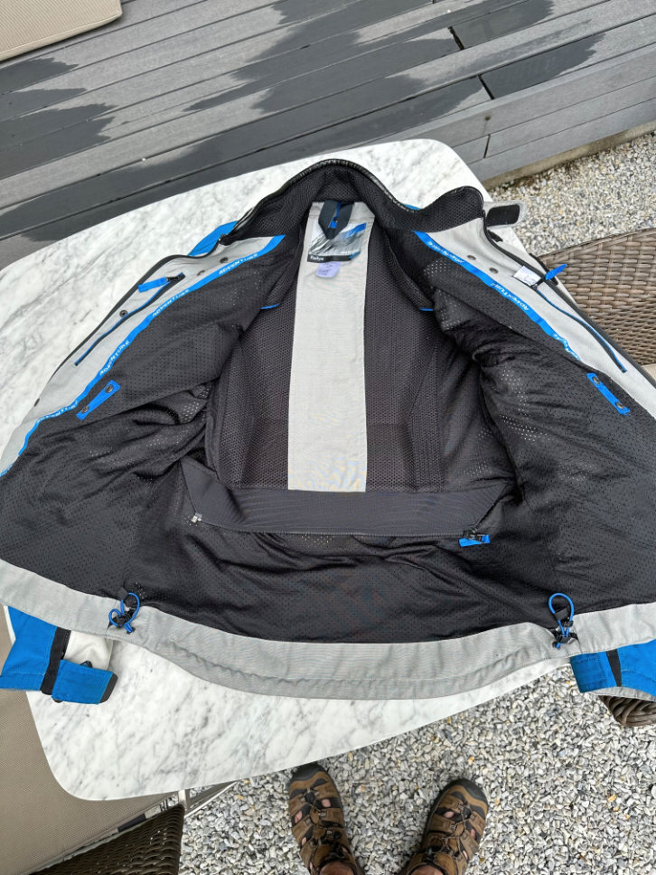BMW Rallye Suit 2.jpg